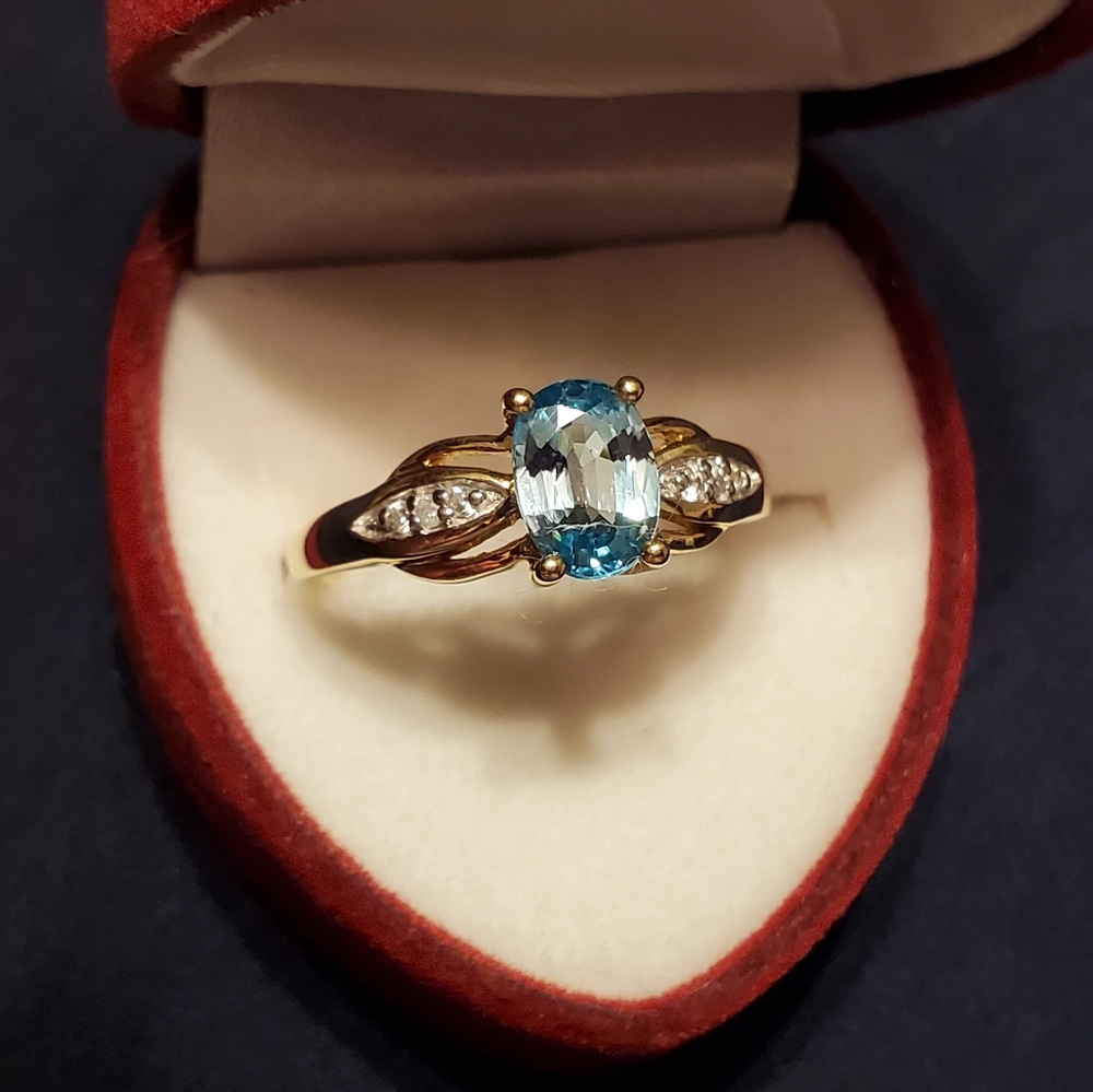 Blue Topaz Ring - Picture 2 of 11